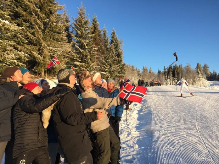 Tifosi norvegesei si fanno un selfie.
