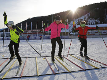 A Ramsau am Dachstein, i bambini imparano a sciare nel Kinderlanglaufpark.