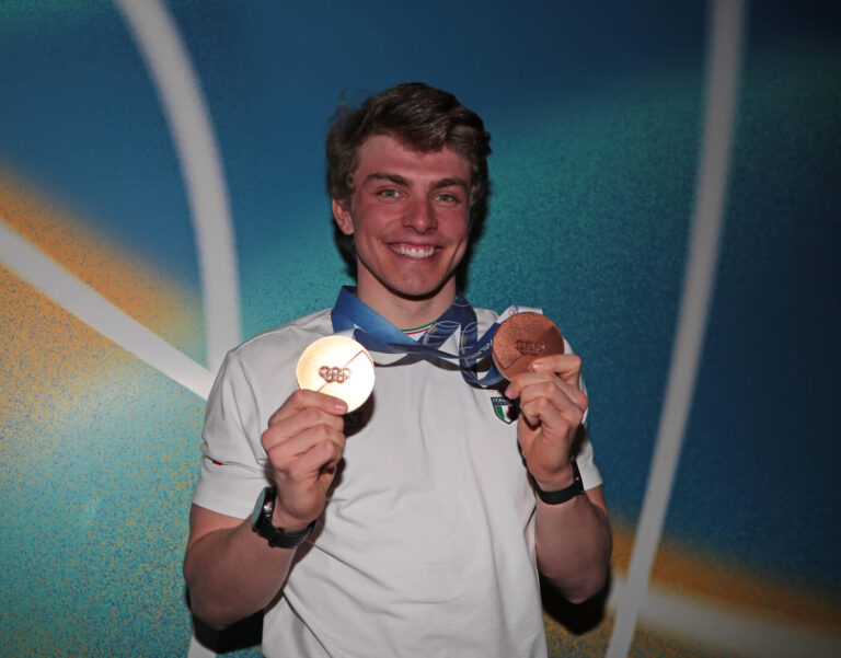 CASA TRENTINO DOLOMITI: IL BRONZO OLIMPICO DI ELIA BARP ILLUMINA LA SERATA DI CHIUSURA