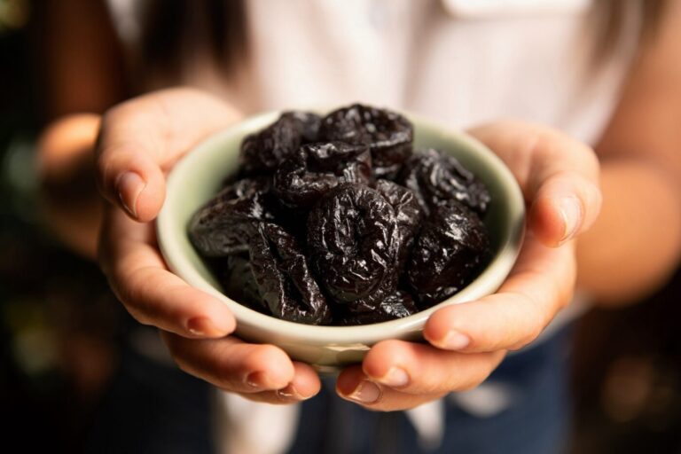 ALIMENTAZIONE E SPORT: IL RITORNO ALLA SEMPLICITÀ CONTRO I FALSI MITI